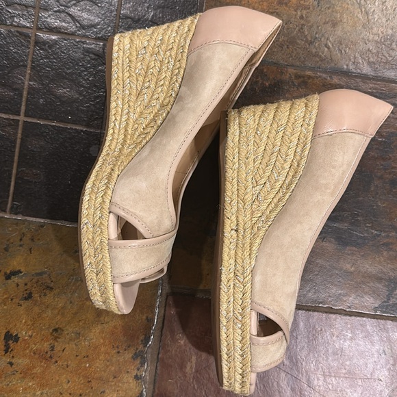 Geox Respira tan wedges
Size 7 - Picture 5 of 13